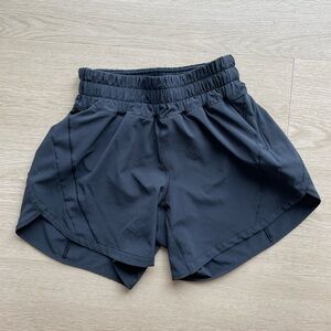 Lululemon Track That mid-rise short